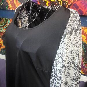 Sara Michelle ~ Sz PL ~ Flowy Design Blouse ~ NWT